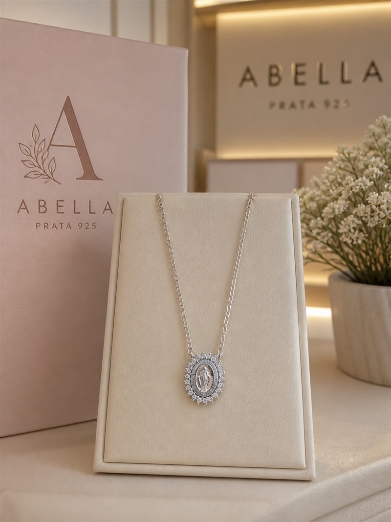 Colar de prata 925 com pingente medalhão em moissanite